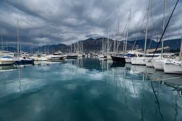 Fototapeta premium Beautiful yachts in bay