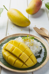 Sticky rice with mango