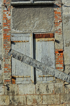 fen&ecirc;tre condamn&eacute;e