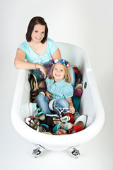 Badewanne voller Schuhe