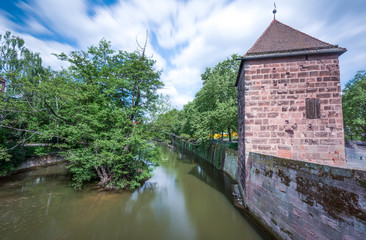 Fototapeta na wymiar Nürnberg Pegnitz und Stadtmauer