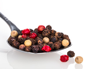 Pfefferkörnermischung auf Löffel