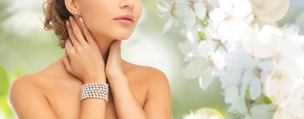 beautiful woman with pearl earrings and bracelet - obrazy, fototapety, plakaty