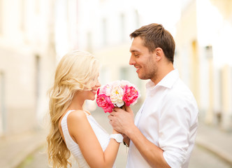 couple with flowers in the city