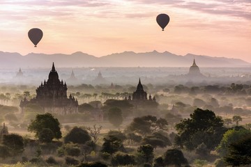 Balloons and pagodas in Bagan plain