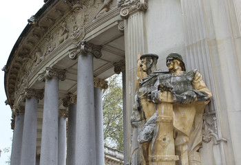 columns detail