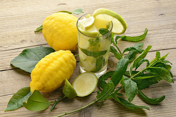 bicchiere di limonata fresca