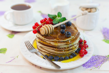 Obraz na płótnie Canvas Pancake with honey and berries