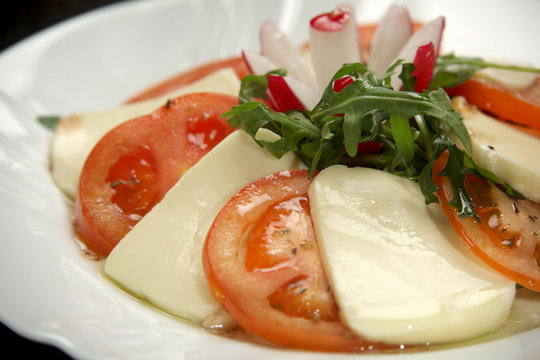 Caprese salad mozzarella tomato 
