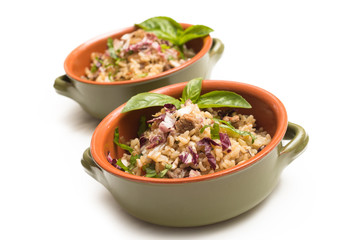 Risotto integrale con carne di manzo, radicchio e basilico  