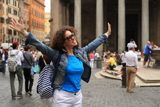 Beautiful young woman on the background of the Pantheon