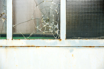 Zerbrochenes Fenster 