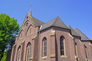 Fototapeta na wymiar St. Clemenskirche in KREFELD-FISCHELN