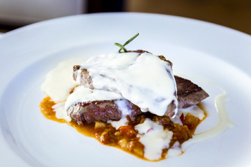 Solomillo ibérico con salsa de torta del casar