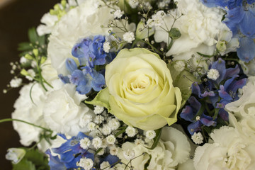 白と青の花束