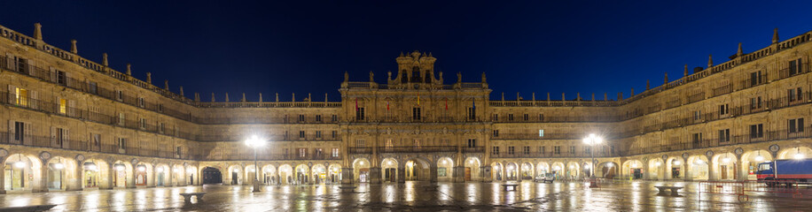 Fototapeta na wymiar Night panorama of Plaza Mayor. Salamanca