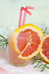 Grapefruit juice decorated with grapefruit slice