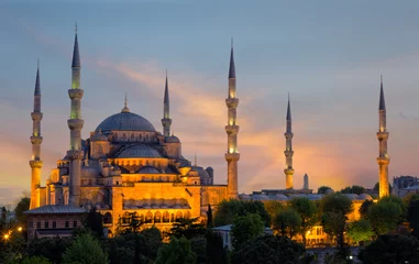 Sultan-Ahmed-Moschee (Blaue Moschee) in Istanbul bei einem Sonnenuntergang © Shchipkova Elena