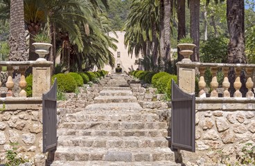 Eingang  zum Herrenhaus in den Gärten von Alfabia