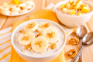 Oatmeal porridge with fruits and nuts