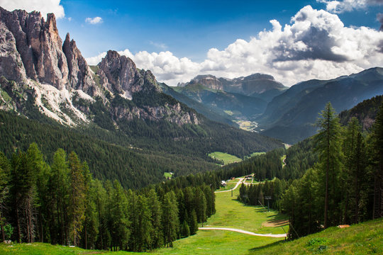 Sentiero estivo nelle Dolomiti