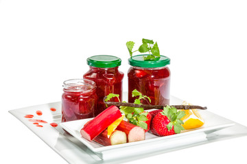 Jam from strawberries, rhubarb and vanilla