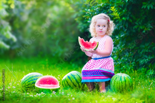 жизнь девочка ребенок арбузы life girl child watermelons бесплатно