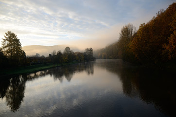Fototapeta na wymiar Morgens am Fluss