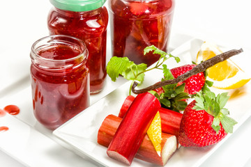 Jam from strawberries, rhubarb and vanilla