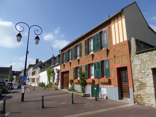 Trie-Château - Rue Nationale