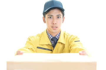 荷物を運ぶ労働者