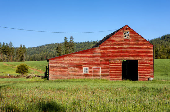 Red barn, green grass.