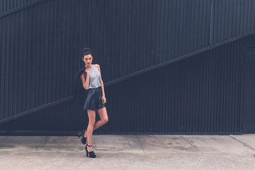 Obraz premium Beautiful girl posing in an urban context