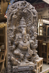 Fototapeta na wymiar MUMBAI, INDIA - may 2014: Statue of Ganesha on Chor Bazaar - Ant