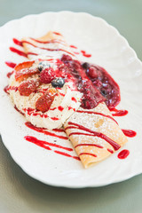 Dessert fruit crepe