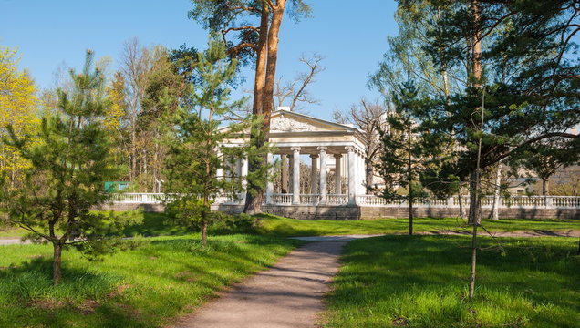 Pavilion "Three Graces" in Pavlovsk park