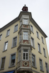 Fototapeta na wymiar Haus mit Eckturm in Koblenz, Deutschland