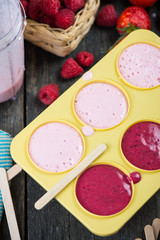 filling ice cream moulds with homemade juice
