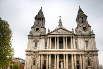 Fototapeta na wymiar Saint Paul's cathedral in London, UK 