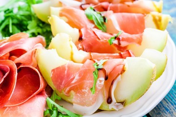 melon with thin slices of prosciutto and balsamic sauce 