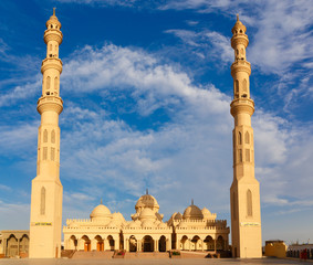 Fototapeta na wymiar Exterior of El Mina Masjid Mosque