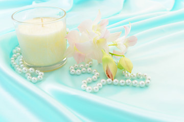 美しい花とアロマキャンドル