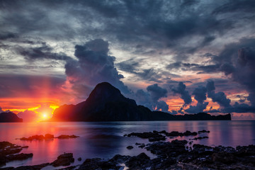 Obraz premium Stunning sunset scenery in El Nido, Philippines