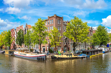 Canal and bridge in Amsterdam © Sergii Figurnyi