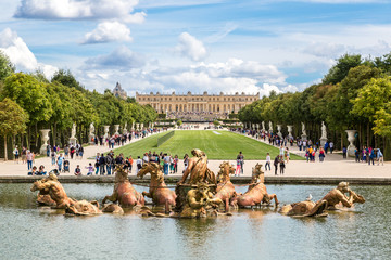 Fountain of Apollo in garden of Versailles Palace - obrazy, fototapety, plakaty