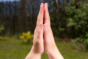 zwei Handflächen aufeinander