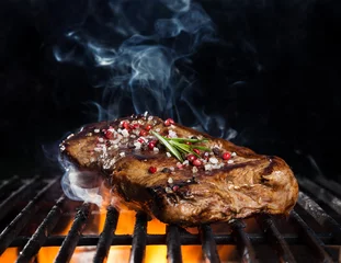 Fotobehang Steakhouse Biefstuk op de grill