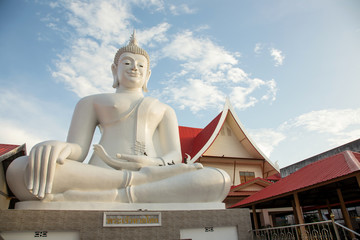 White Buddha Pra jao Hai Sok