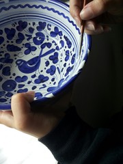 Restaurando una ciotola di ceramica