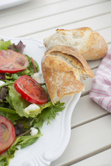 Salat mit Baguette